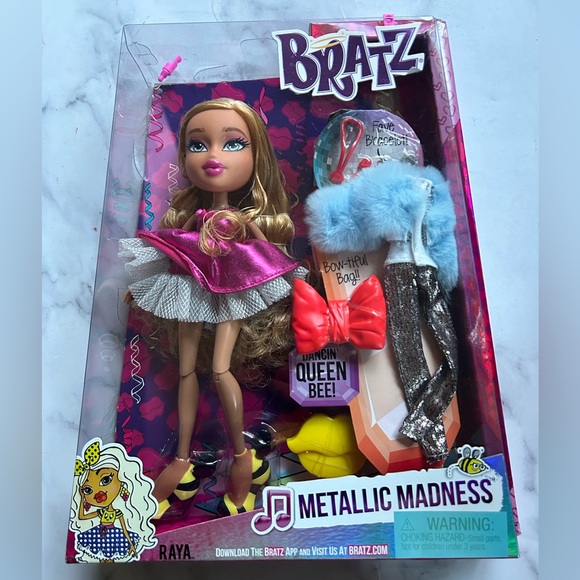 MGA 2015 Bratz Metallic Madness Raya Doll - Picture 1 of 3
